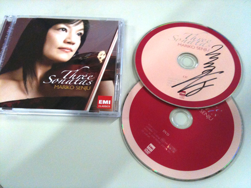 CD「心に残る３つのソナタ」ディスクにサインをいただきました